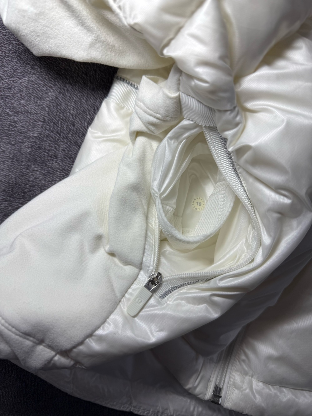 Lululemon Down For A Run goose down quilted vest size 10 - Picture 3 of 9